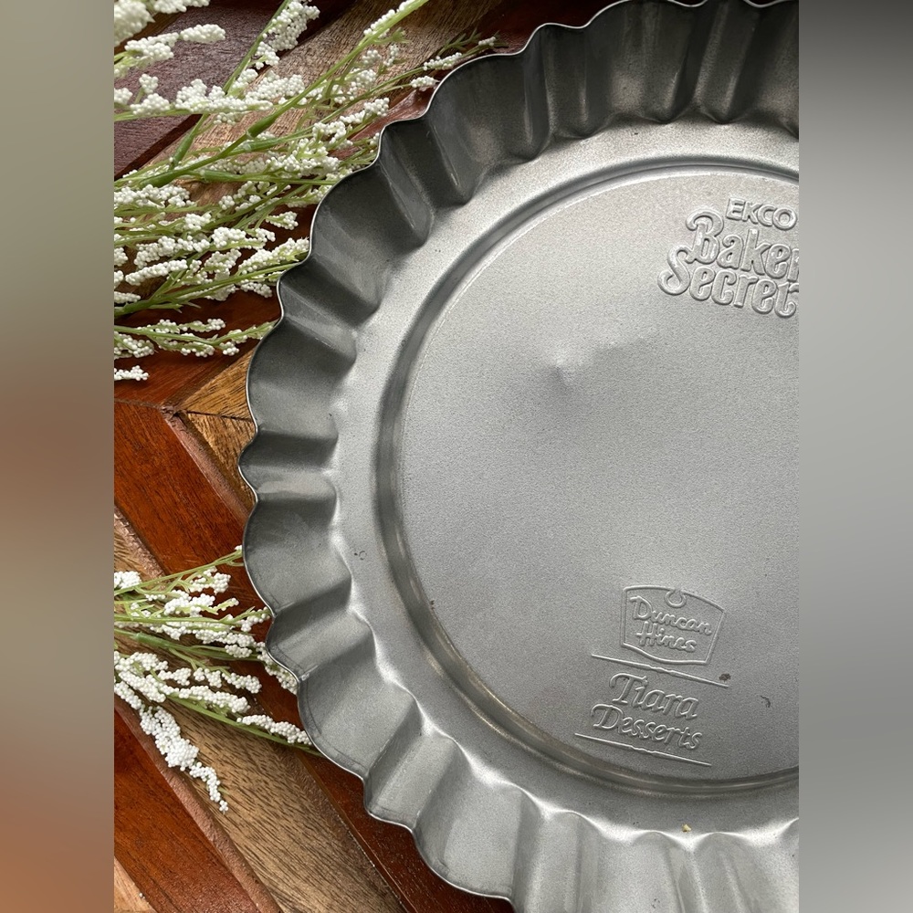Vintage bakers secret tart pan